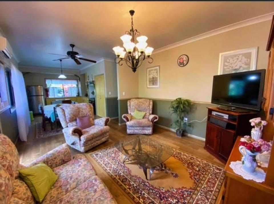 Golden Lace B&B Sarina Екстериор снимка